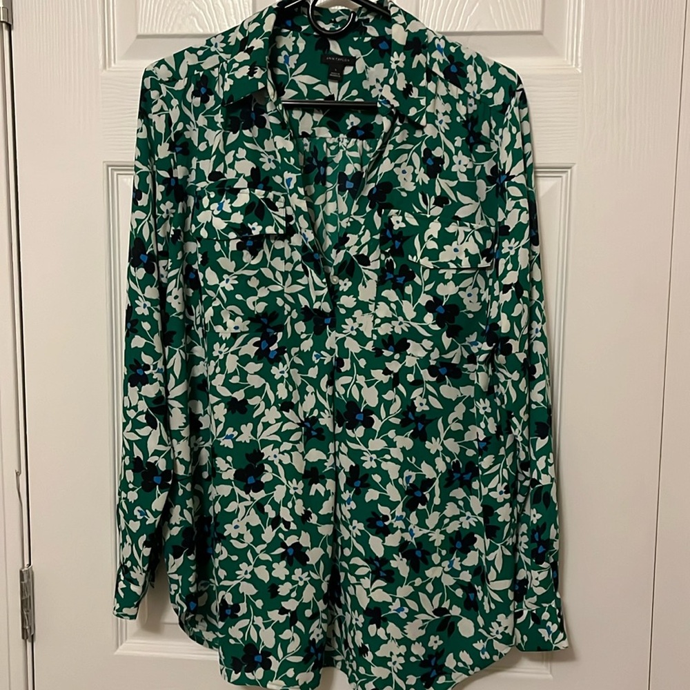 Ann Taylor Women’s Large Green, Blue and White Printed Blouse Top